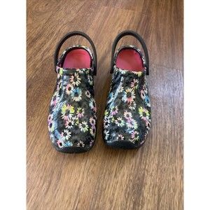 Anywear Women Sprangel Nursing Clog Back Strap  Plastic Pewter Daisy Print Sz 5